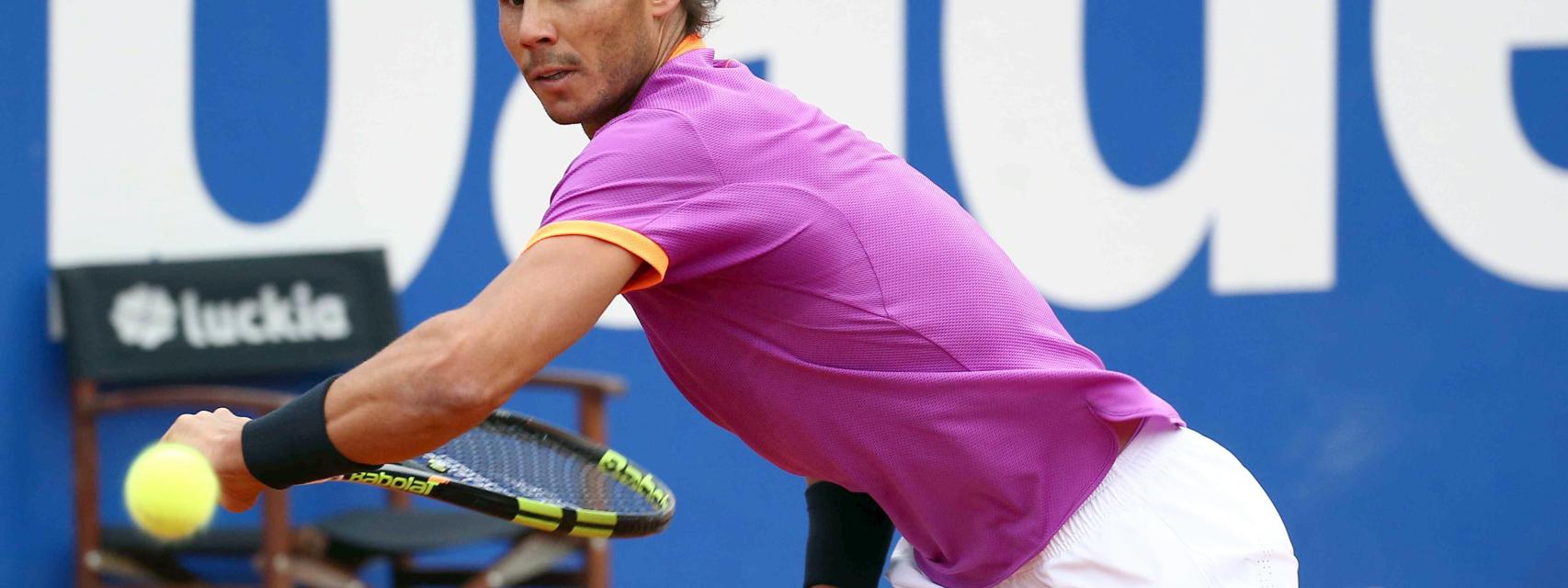 Nadal, persiguiendo una pelota ante Zeballos.