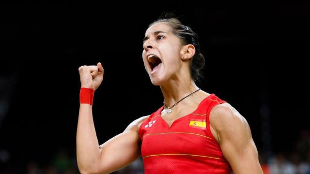 Carolina Marín celebra su tercer título en el Europeo de bádminton.