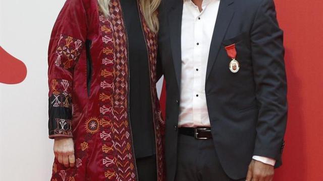 Alejandro Sanz junto a Cristina Cifuentes.