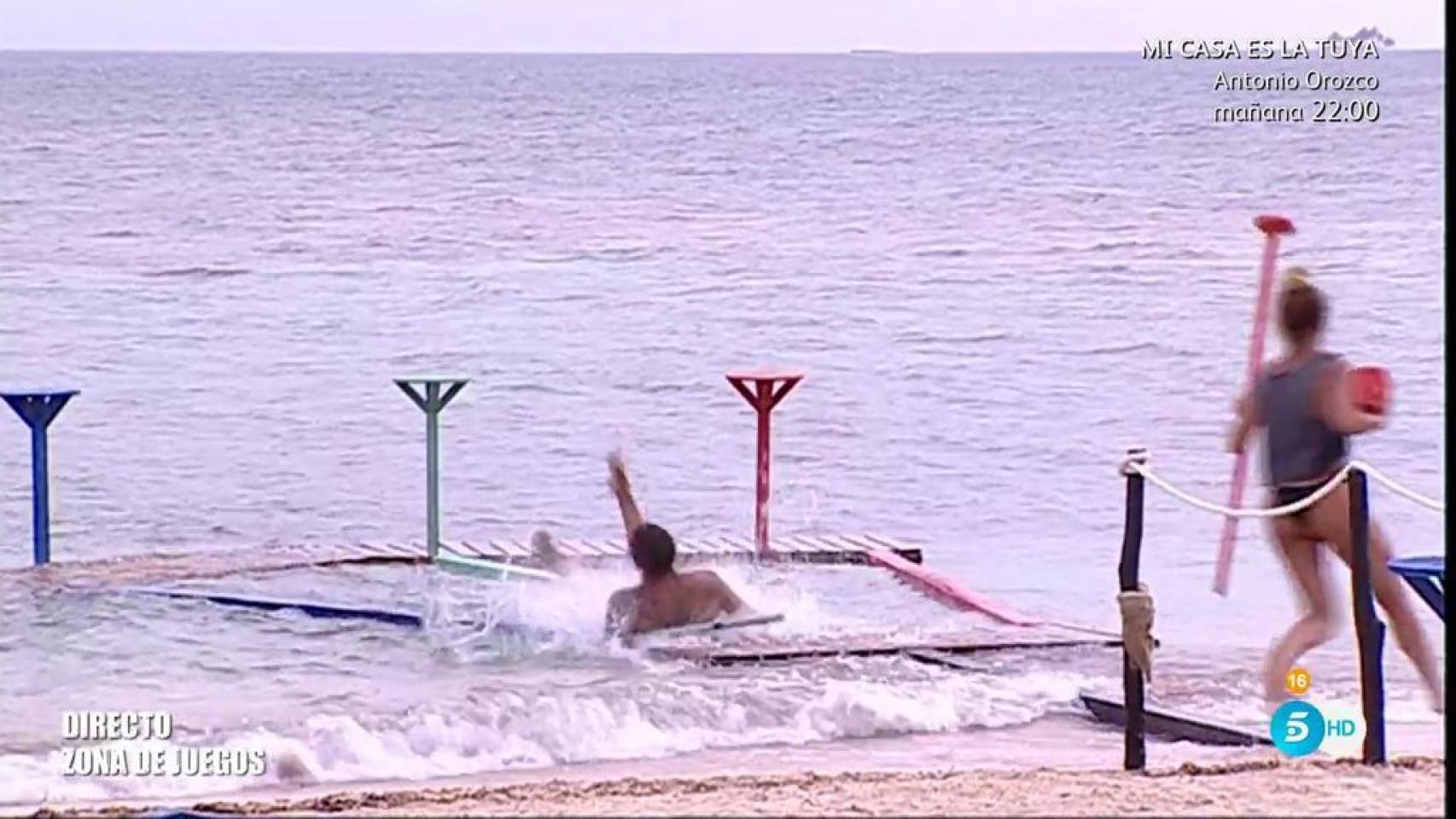 Aparatosa caída de Iván en el juego de recompensa de 'Supervivientes'