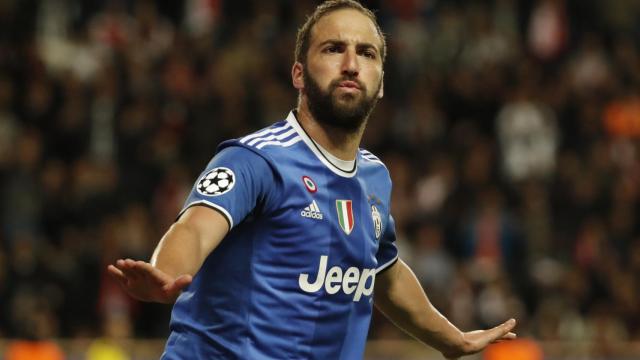 Higuaín celebra su segundo con gol contra el Mónaco.