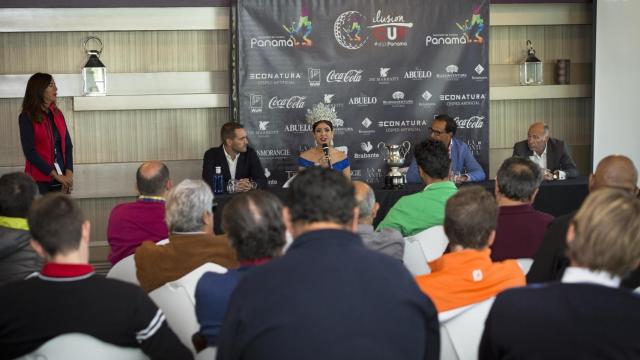 La reina del carnaval de Panamá durante la rueda de prensa de la presentación.