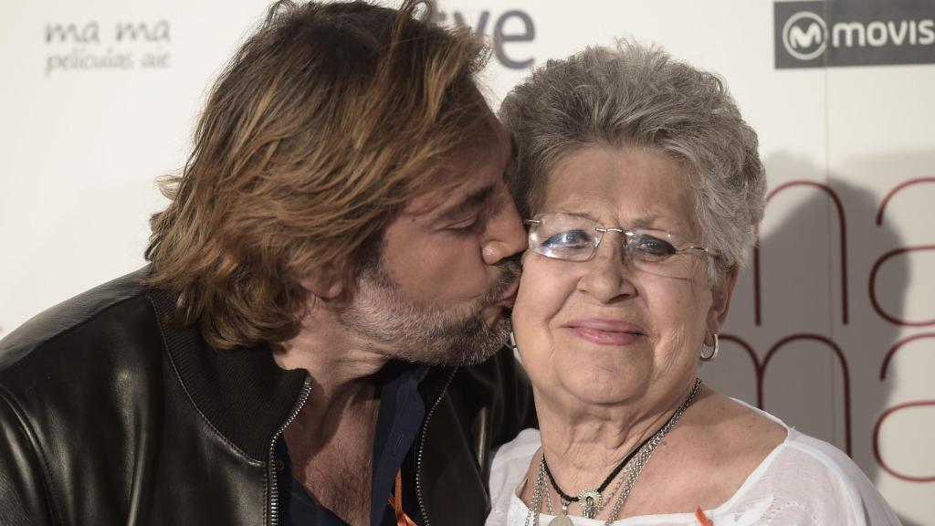 Pilar Bardem con su hijo Javier