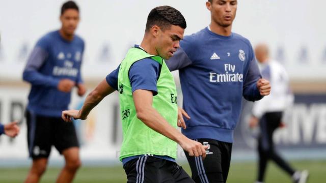 Pepe entrenando con el grupo