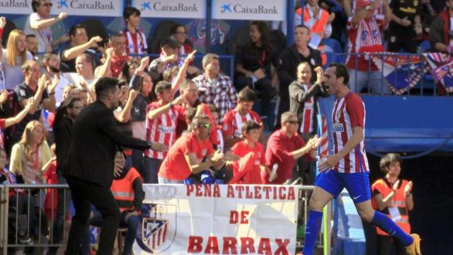 Godín y Simeone celebrando el gol del primero.