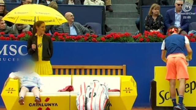 Una de las azafatas que trabajaron en la última edición del Torneo Conde de Godó