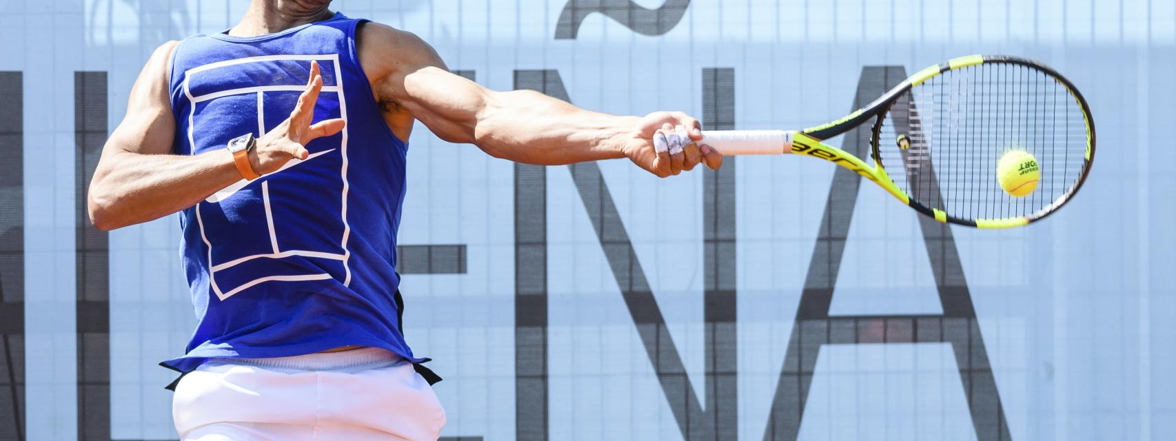 Nadal, golpeando una derecha en un entrenamiento.