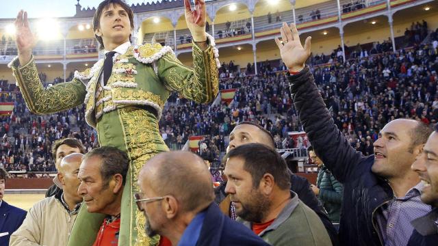 Roca Rey sale a hombros en Las Ventas