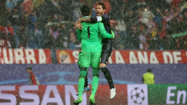 Keylor Navas y Ramos celebran la victoria.