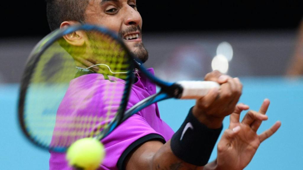 Kyrgios, golpeando una derecha en Madrid.