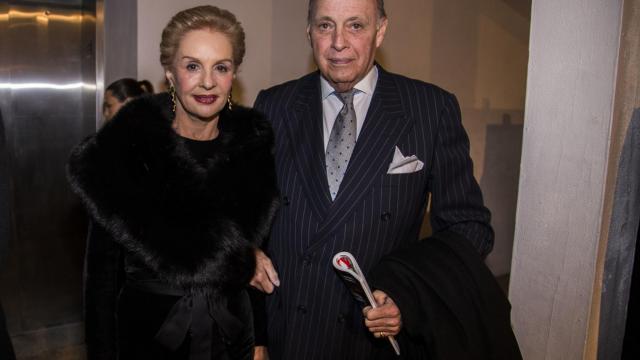 Carolina Herrera junto a su marido, Reinaldo Herrera, tío del fallecido.