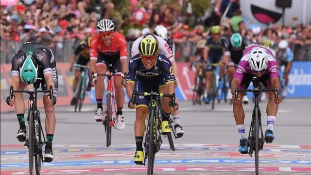 Momento del sprint en Alberobello.