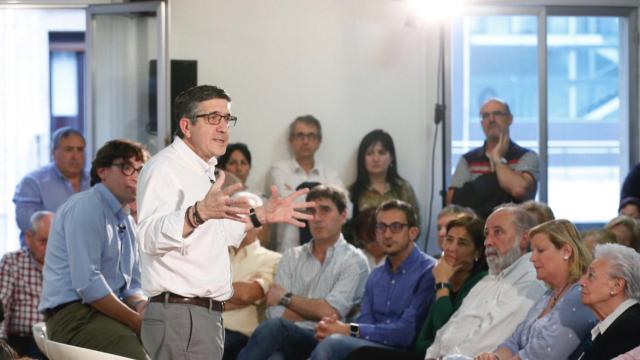 Patxi López, en un acto con militantes esta semana.