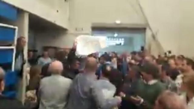 Momento en el que los estudiantes son expulsados.