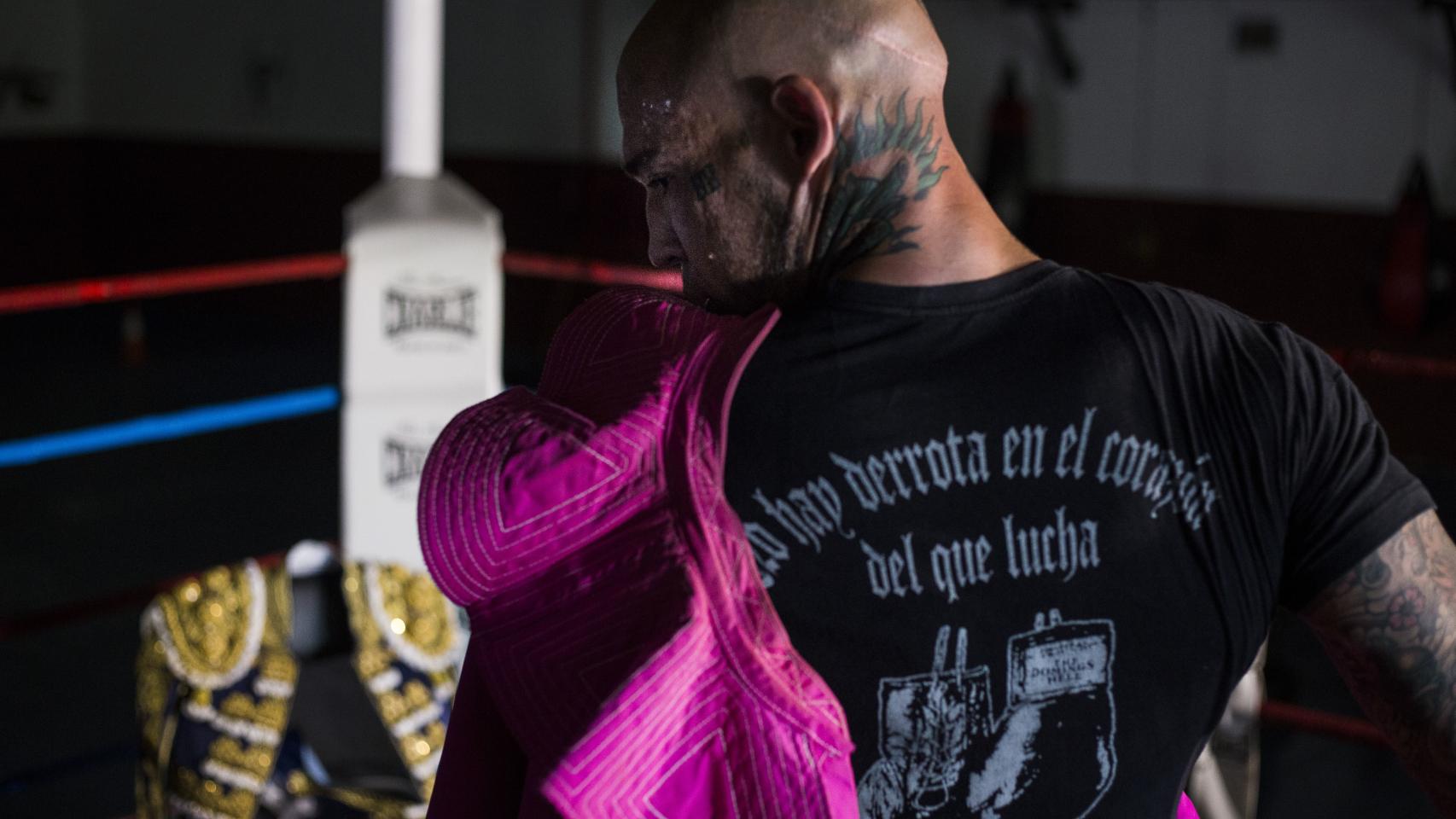 Así es Álvaro Ortega: ex torero, ex neonazi y ex boxeador.