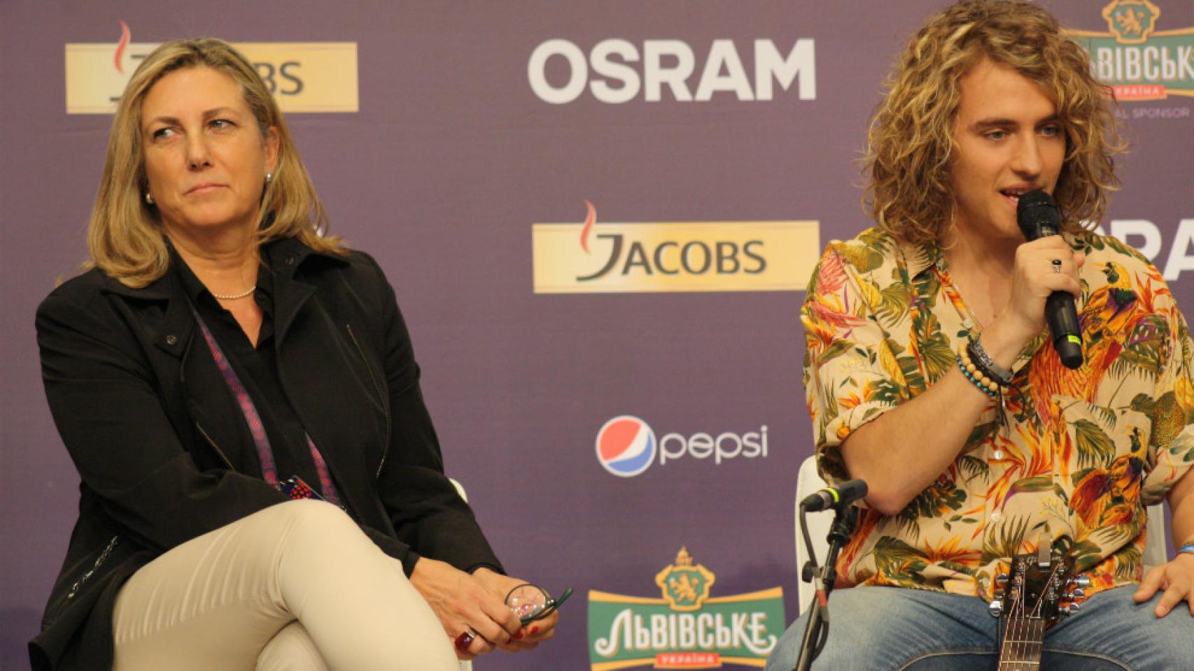 Ana María Bordas y Manel Navarro. (Foto: Bluper)