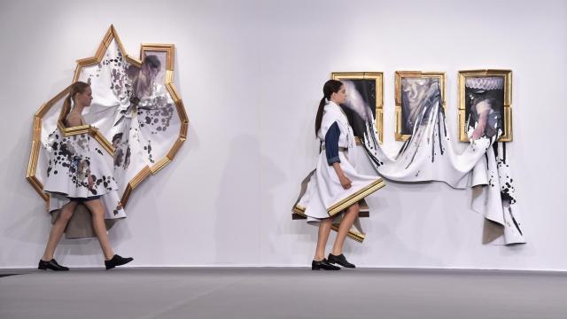 Desfile Viktor & Rolf Paris Alta Costura AW15. | Foto: Getty Images.