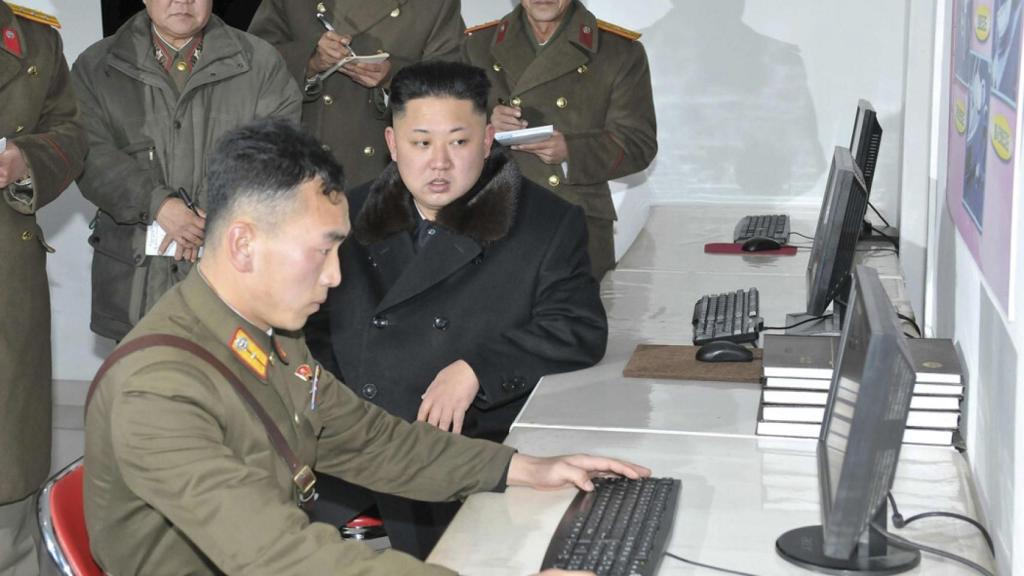 Kim Jong-un lleva equipo militar