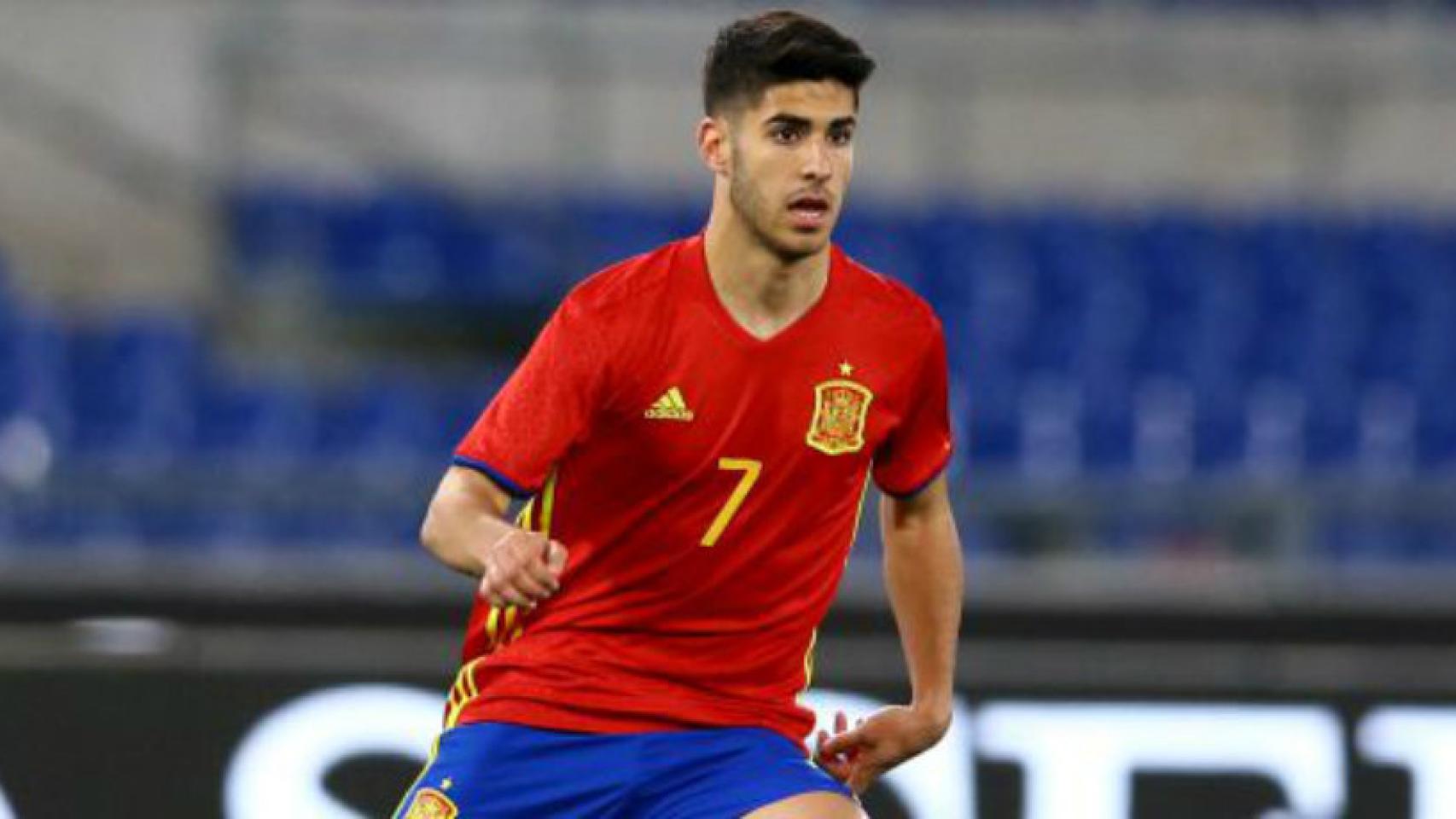 Asensio, defendiendo a España Foto; Twitter (@ellarguero)