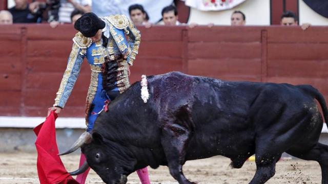 Asentado derechazo de Fortes, que dio una vuelta al ruedo