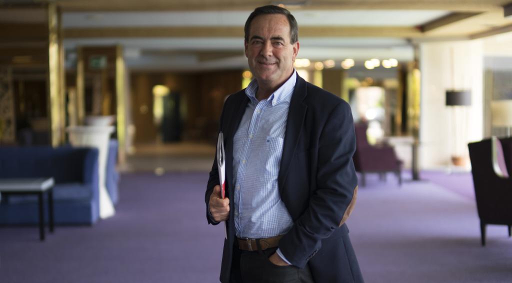 José Bono, este miércoles en Toledo, con el programa de Susana Díaz bajo el brazo.