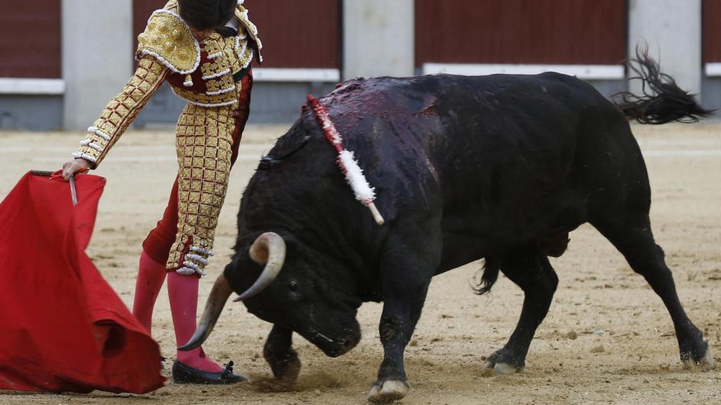 Derechazo de Garrido al segundo fuenteymbro, al que pinchó
