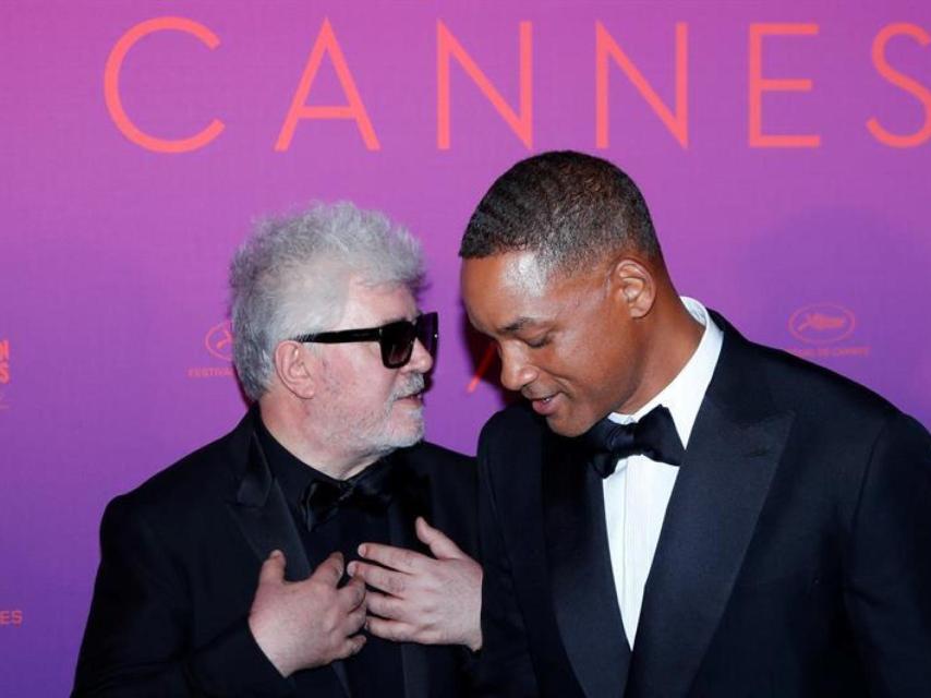 El actor estadounidense Will Smith  y el director español Pedro Almodóvar en Cannes.