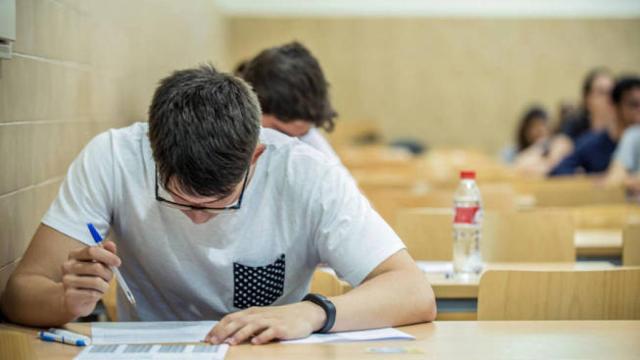 Casi 58.000 alumnos se han examinado este viernes de la 'reválida' de 4º de ESO en Madrid