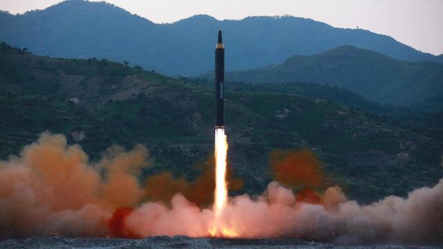 Misil norcoreano de media distancia modelo Hwasong-12.