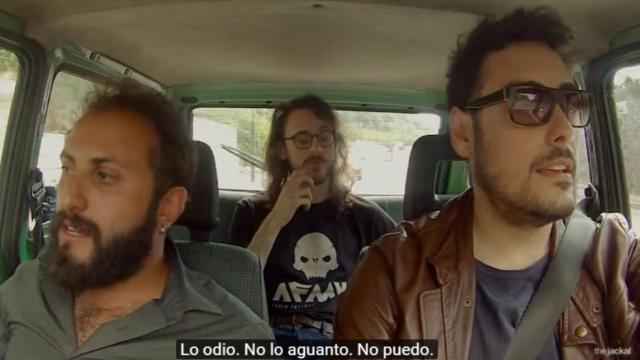 Los tres amigos hablando de 'Despacito'