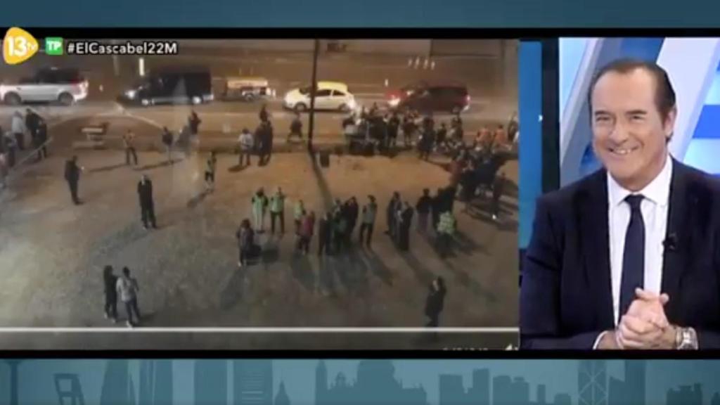 13tv bromea y se ríe al informar sobre el atentado de Manchester