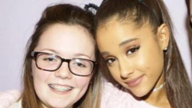 Georgina Callander en una imagen de 2015 junto a Ariana Grande