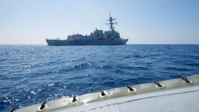 El destructor USS Dewey, camino del Mar de China.
