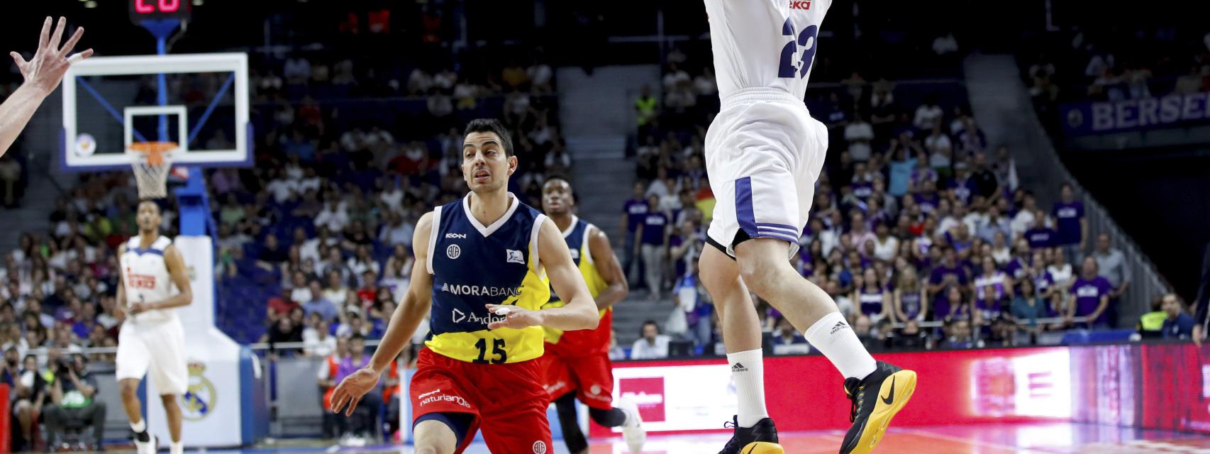 Llull da una asistencia en el primer partido.