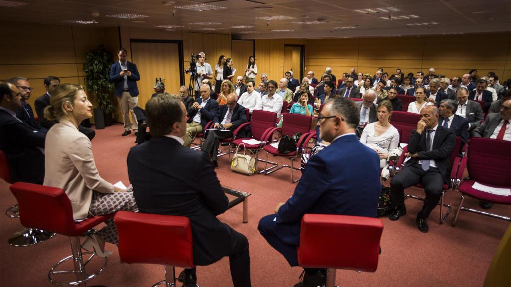Intenso debate en la sede de Crédito y Caución.