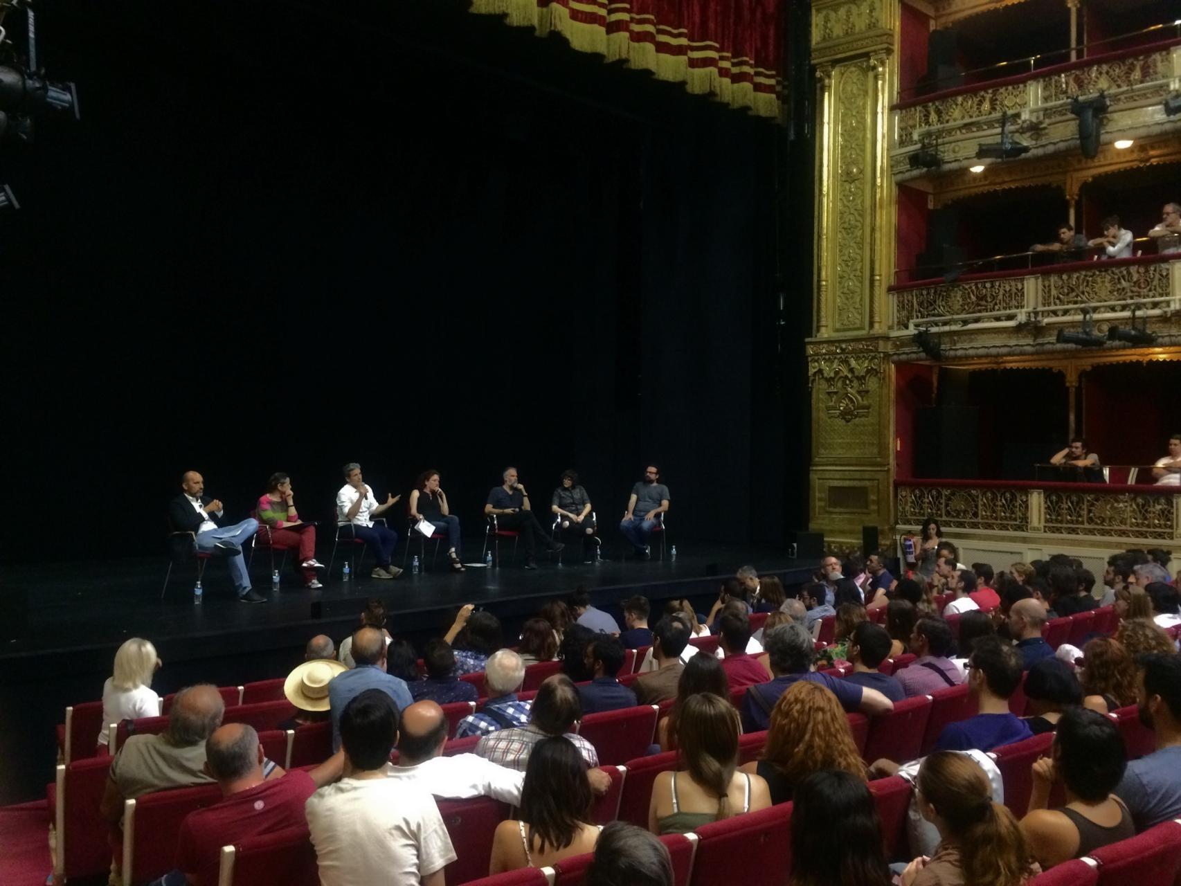 Reunión de los trabajadores culturales, en el Teatro María Guerrero.
