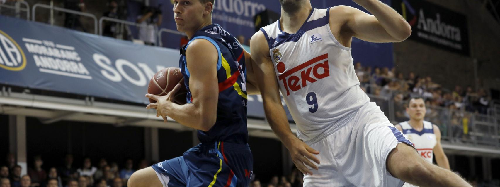 David Walker y Felipe Reyes durante el segundo partido de la serie.