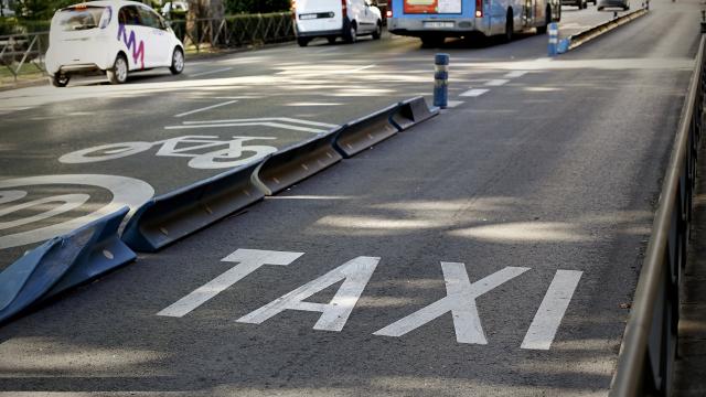 Carril taxi vacío
