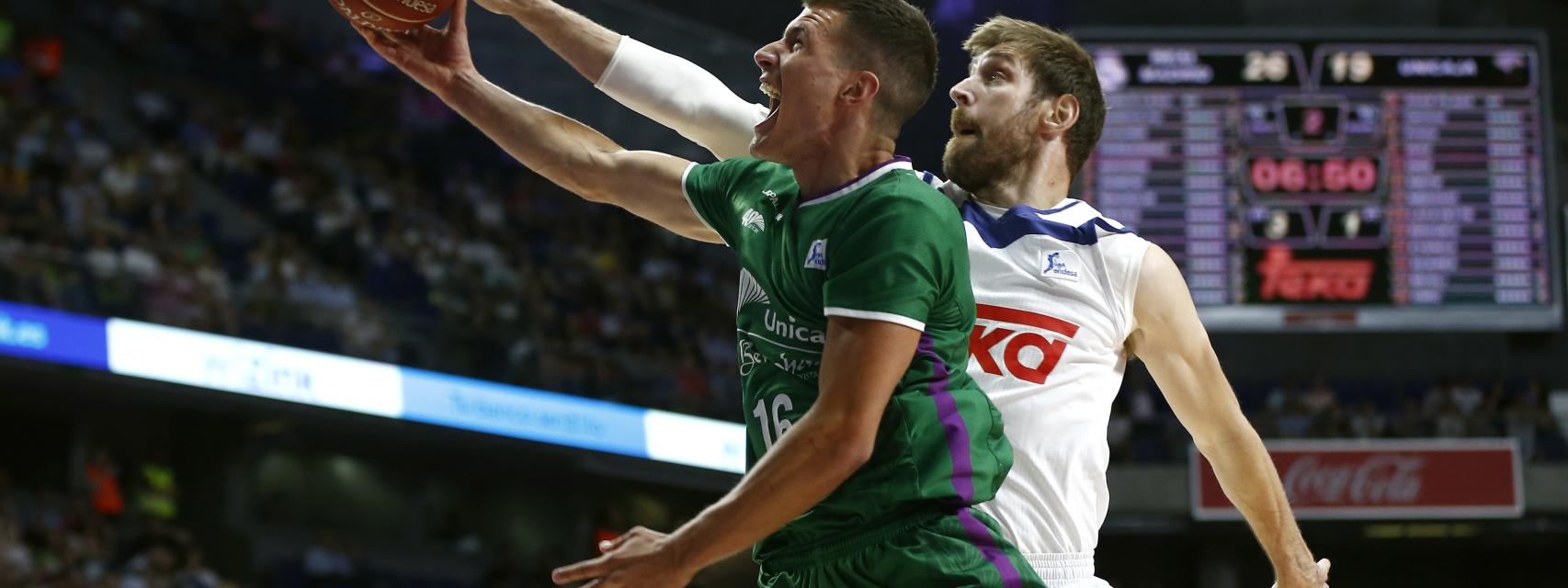 Nemanja Nedovic y Andrés Nocioni en el primer partido.
