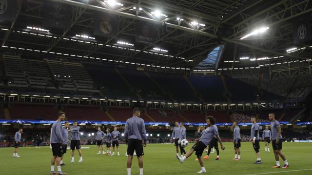 El Real Madrid entrena en el Millenium Stadium de Cardiff.