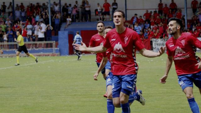 Calle celebrando el 3-0 frente al Cortes. Foto: Pedran Lozano (CP Villarrobledo)