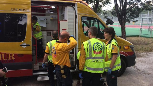 Cinco heridos por un arma blanca y fogueo en piscina municipal de Orcasitas