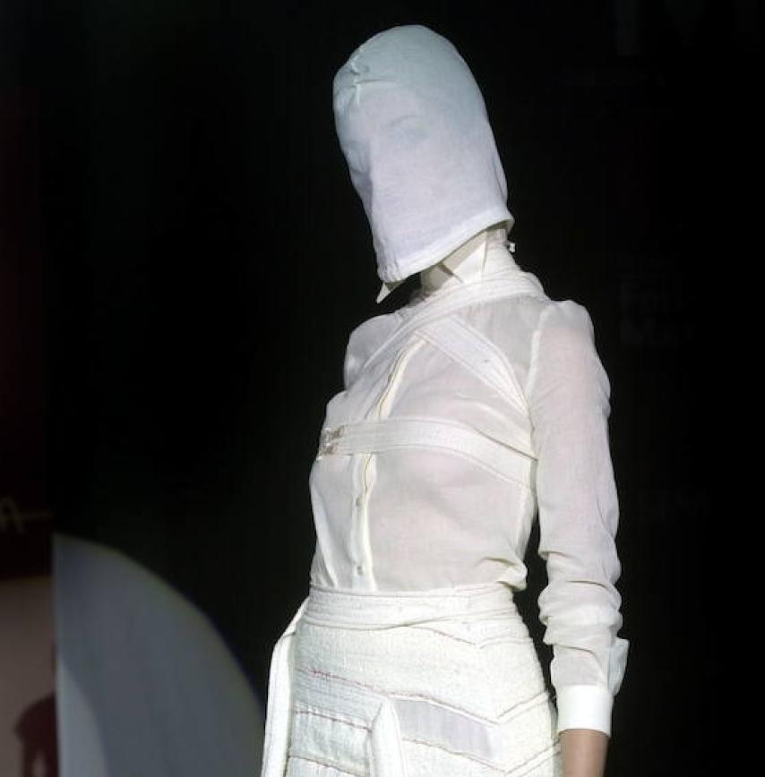 David Delfín presentó en Cibeles, en 2002, Cour des miracles.