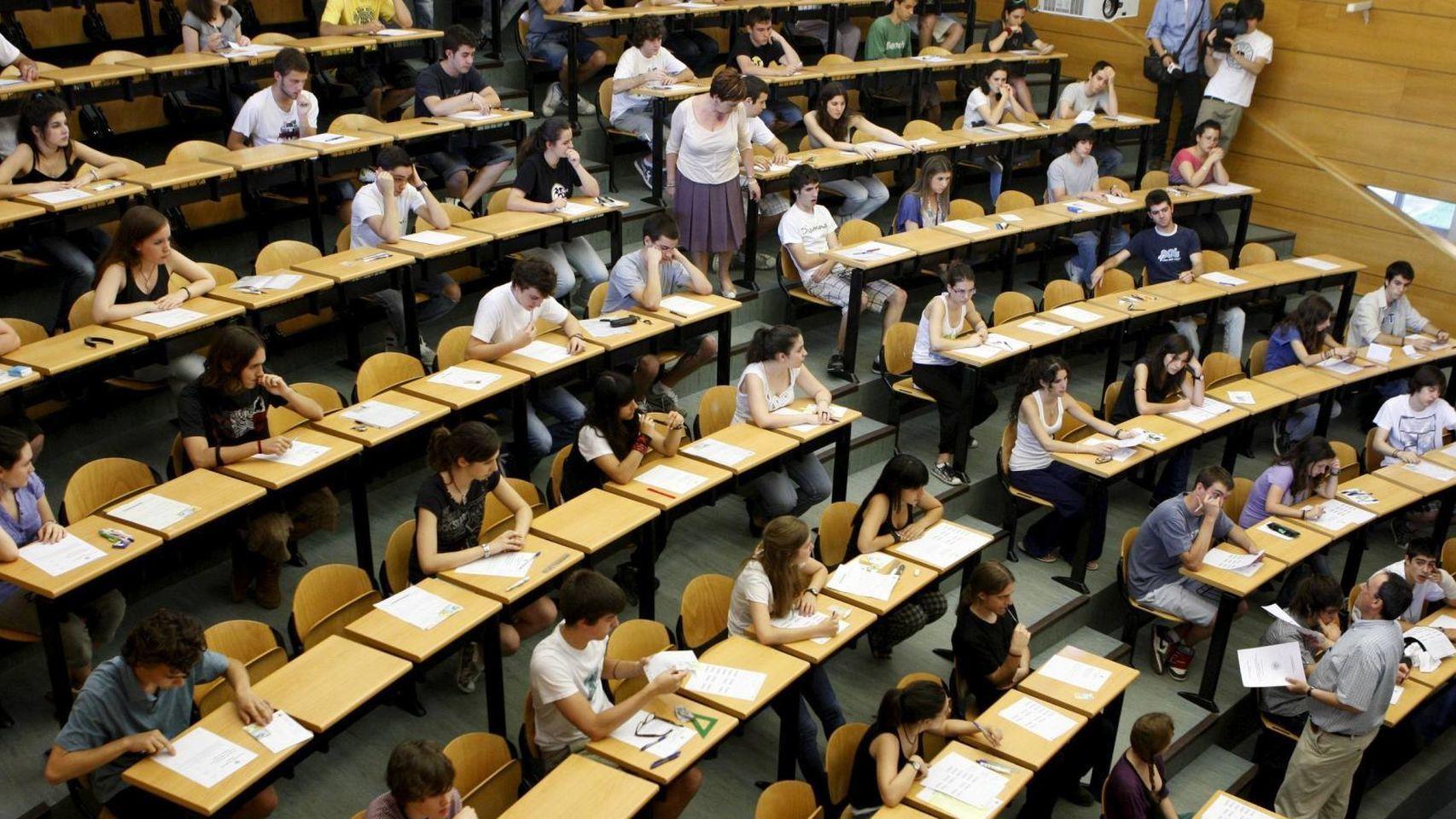 Las alumnos sólo se examinarán de materias de 2º de Bachillerato.