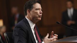 Comey testifica ante una comisión parlamentaria.