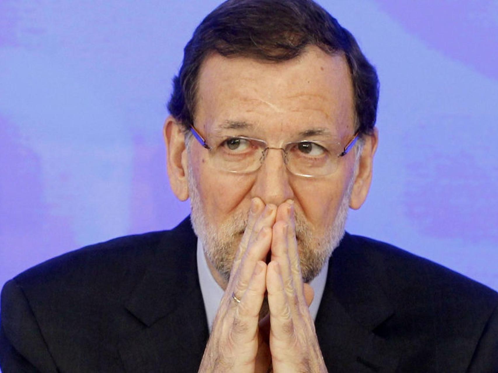 Rajoy pensando las respuestas de nuestro test semanal.