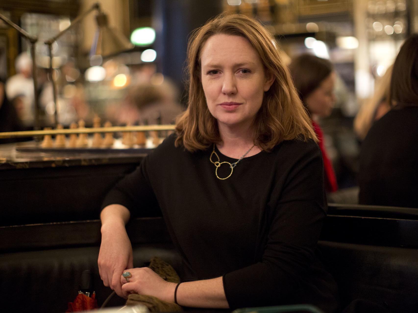 La escritora Paula Hawkins.