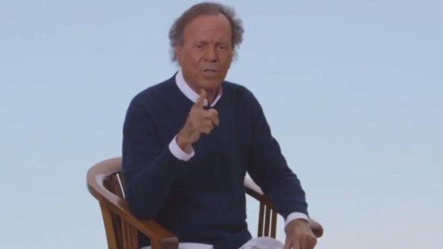 Julio Iglesias anima a los aficionados a que vengan al Bernabéu por el Corazón Classic Match