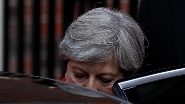 Theresa May, este viernes saliendo de la sede del Partido Conservador