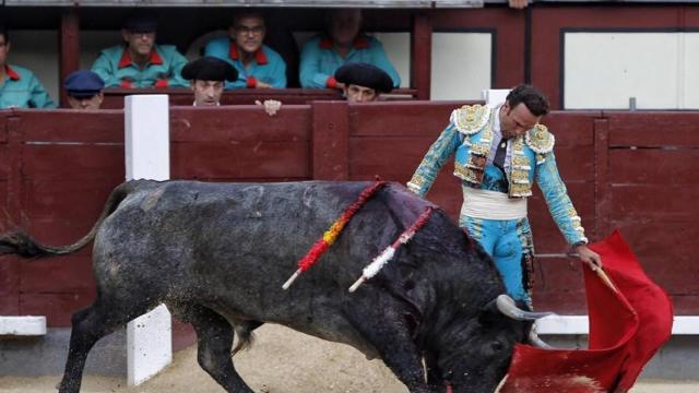 El desastre de Adolfo no puede con el zahorí Ferrera